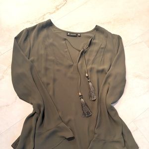 Versions women’s long sleeve blouse in excellent condition